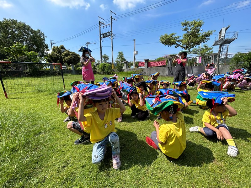 老師清點幼兒人數