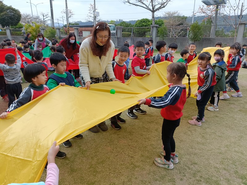 女媧補天：五色球來補天