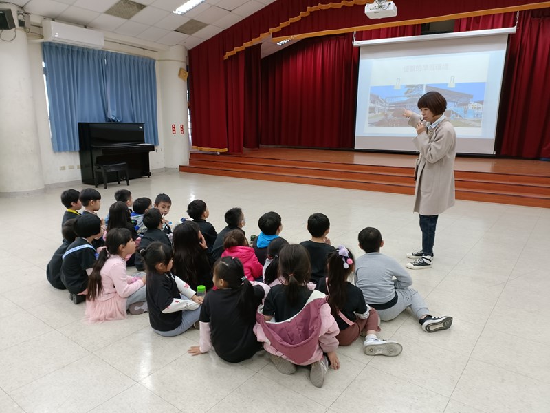 教務主任介紹東新國小