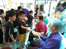 送給阿嬤一個蛋糕，祝福阿嬤母親節快樂