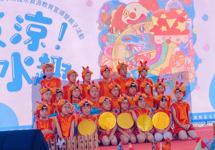 表演中1