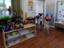 跟著老師到空曠的地方避難
