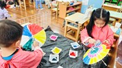 好認真的小孩
