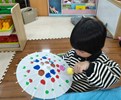 紅點點、藍點點、綠點點，紙傘真漂亮