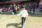 搶救五色石也要小心走