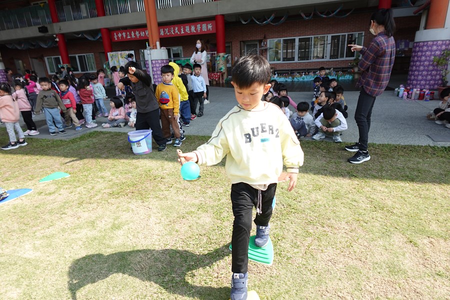 搶救五色石也要小心走