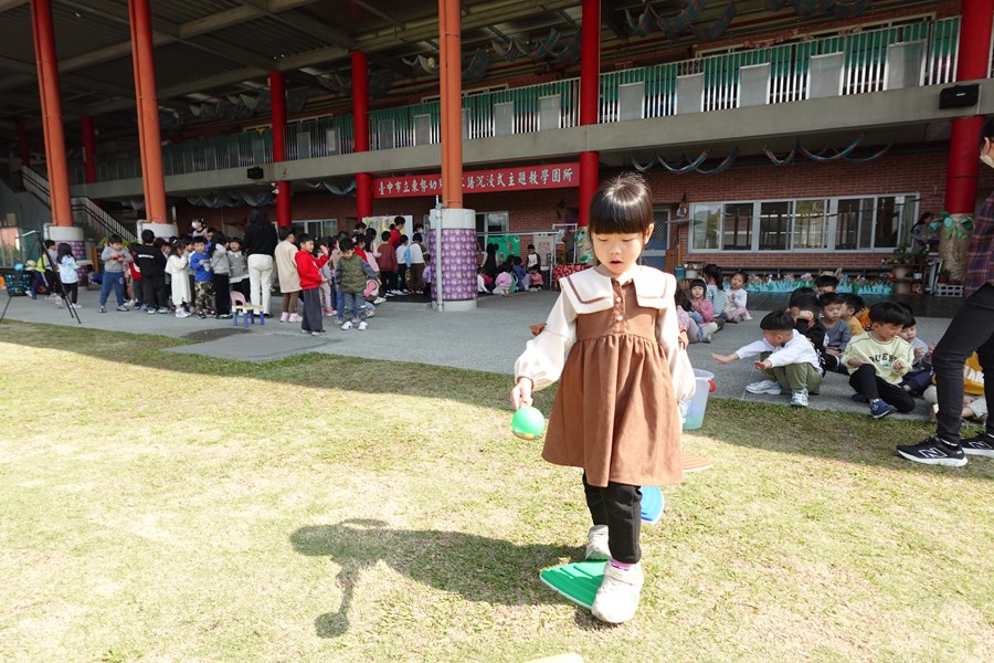 搶救五色石大隊出發