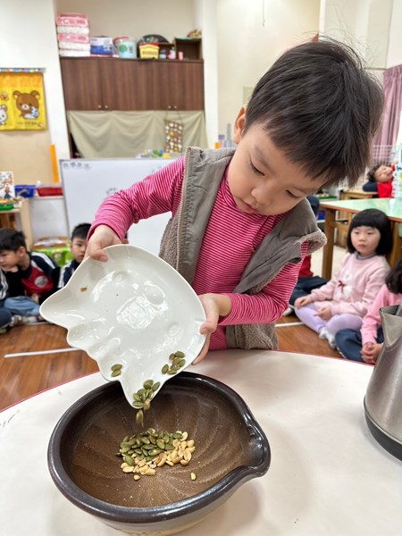 倒入材料
