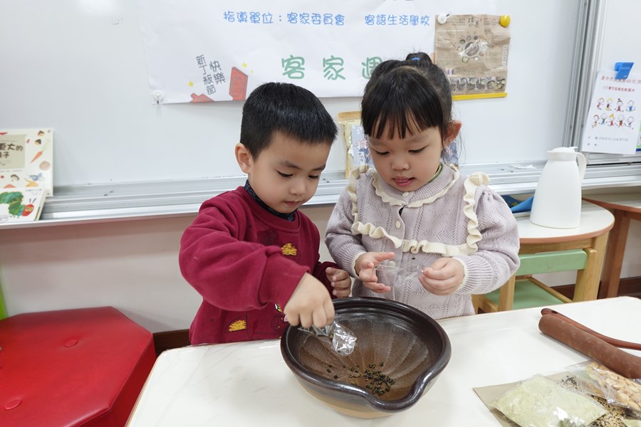 幫忙放食材