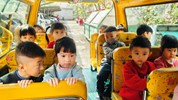 坐車手摸扶手