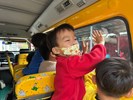 受困時拍窗求救拍打車窗求救