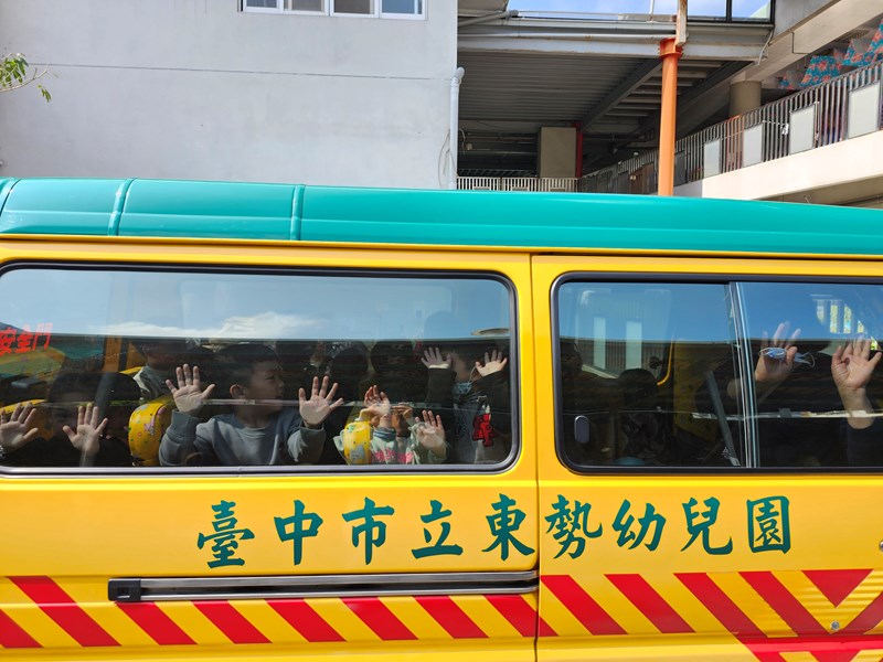 拍窗戶救命啊