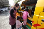 注意安全守秩序排隊上車