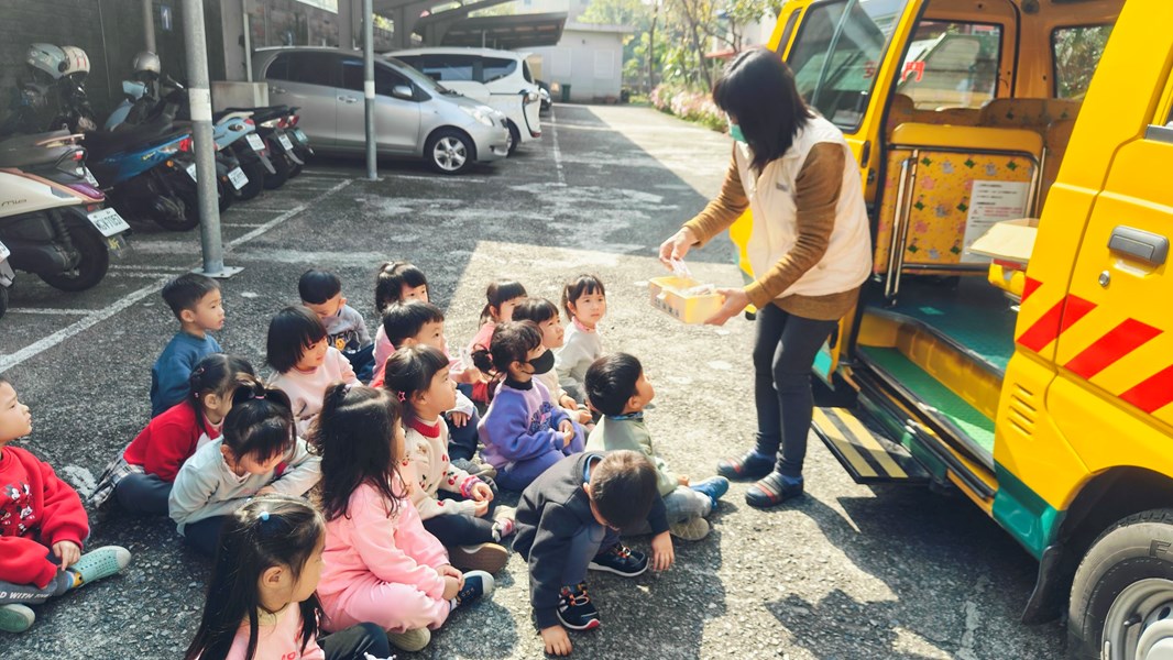 娃娃車裡要放急救箱