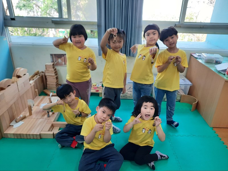 恭喜答對企鵝班小偶BI