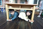 地震逃生~抓掩穩