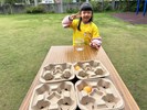 趣味遊戲乓球擲入盒內-加油只有2顆球