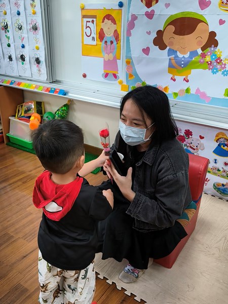 媽媽，送您一朵康乃馨