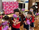 準備獻上氣球花
