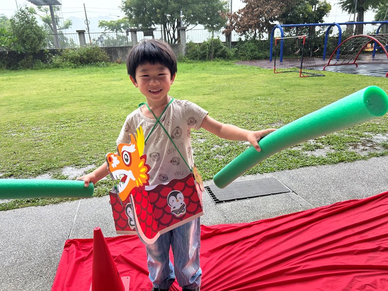 開心龍舟滑到定點