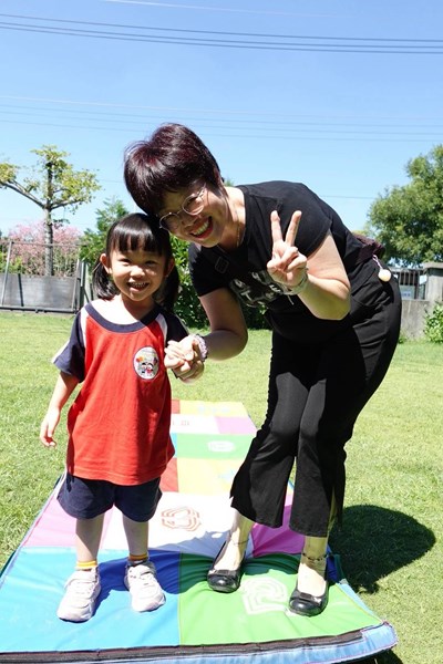 大手牽小手一起跳跳