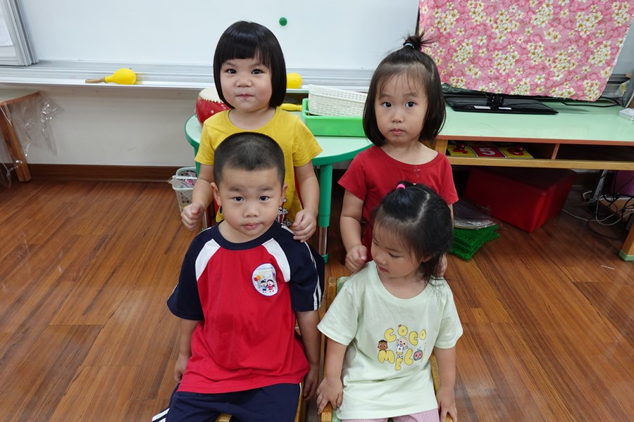 練習如何幫祖父母捶背 (1)