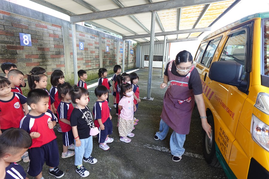 介紹娃娃車和乘坐人數