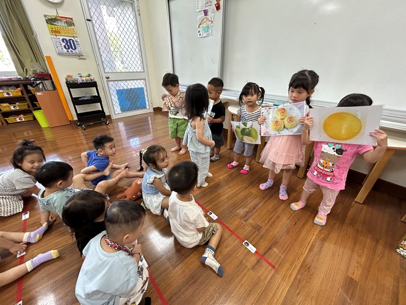 聽指令找出圖卡並說出名稱