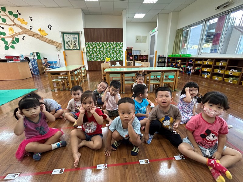 小企鵝坐秘密基地