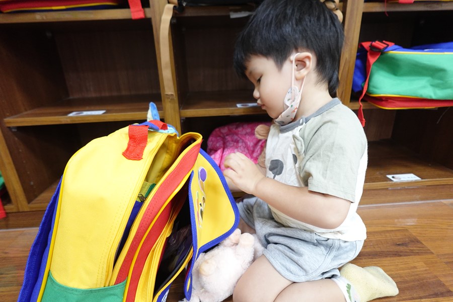 把書包整理好放書包的家