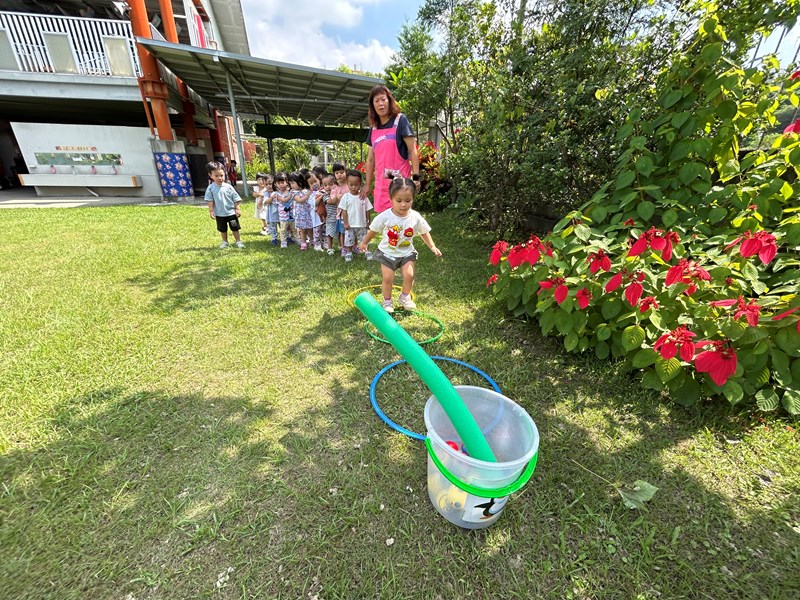 小企鵝排隊玩遊戲-玉兔搗藥