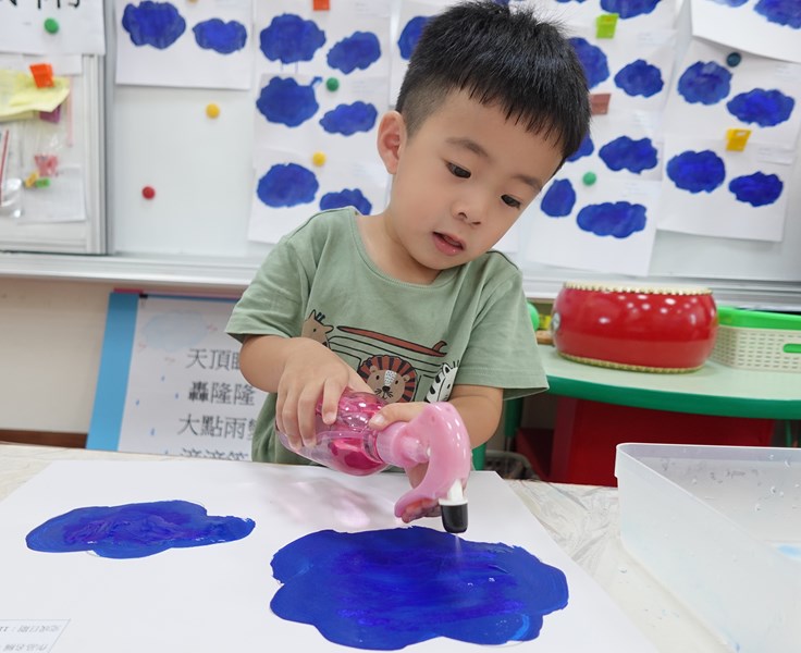 在顏料上噴水 (2)