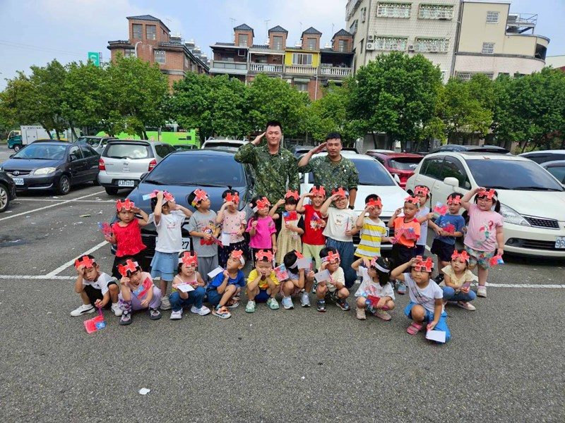 敬禮，中華民國我愛你