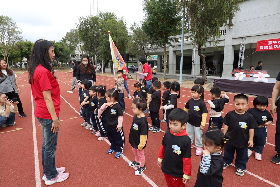 園長為大象班頒獎1