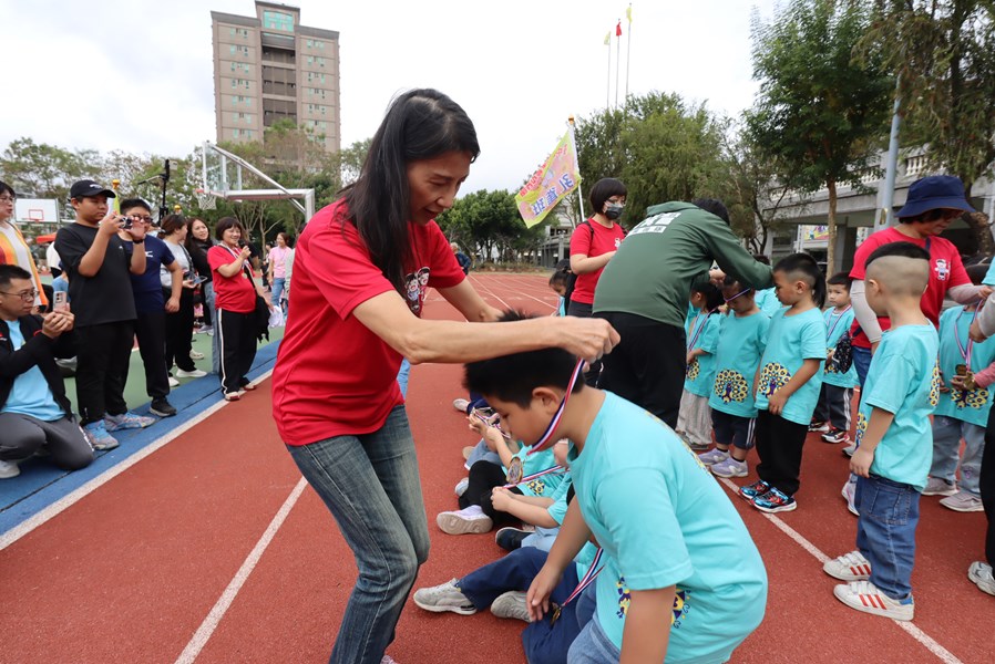 園長為孔雀班頒獎5