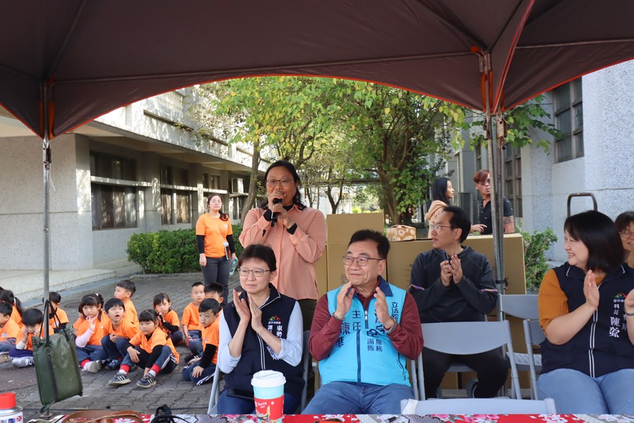 介紹與會來賓與致詞10