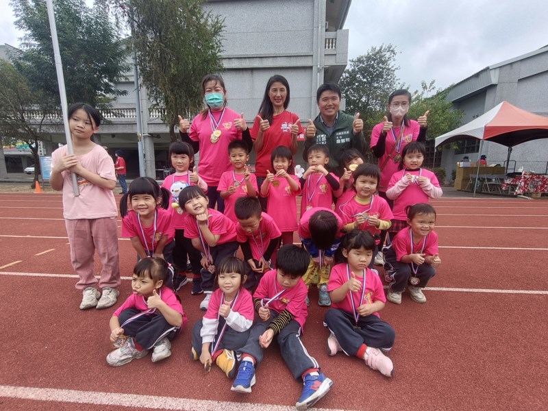 蝴蝶班班頒獎團照1