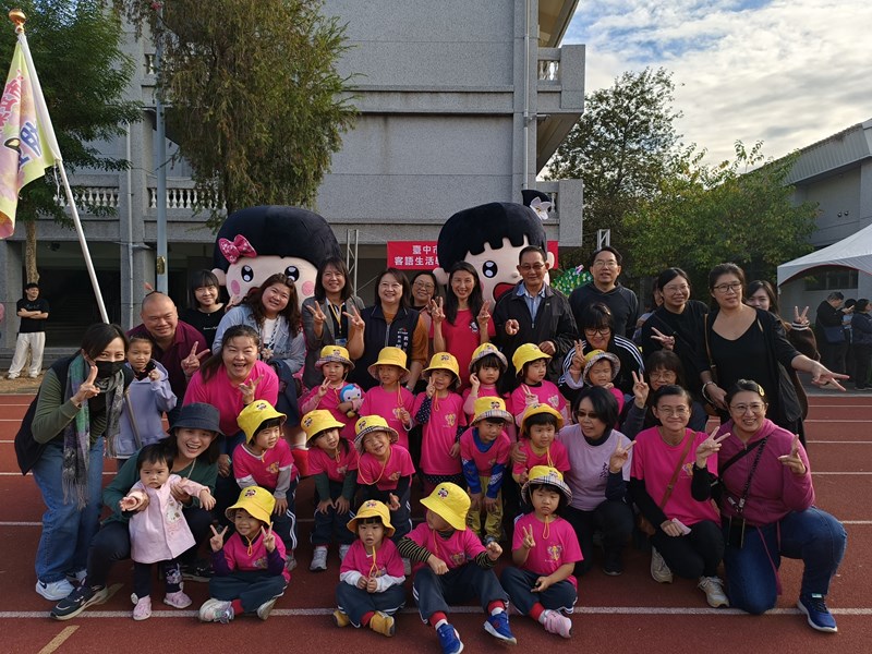 蝴蝶班團照1