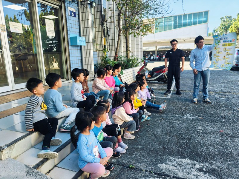 叔叔講解水的重要