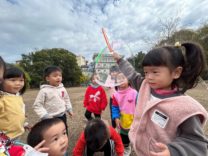 哇~好大的泡泡~