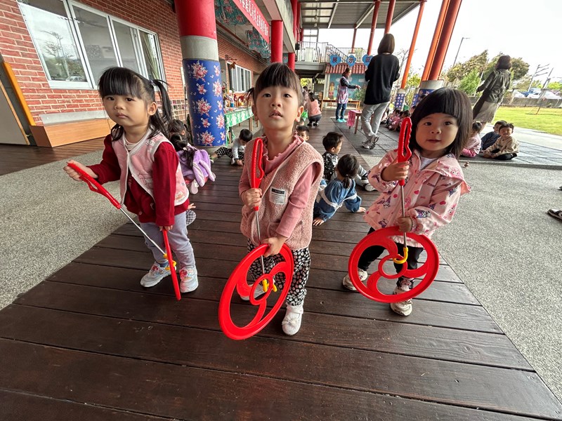 童玩體驗~滾動鐵圈