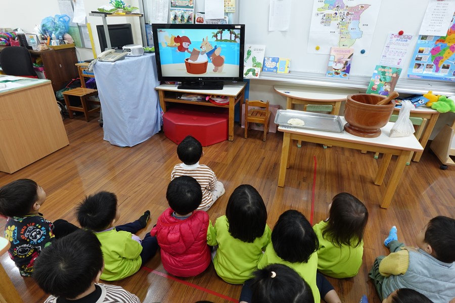 觀看搗麻糬的影片