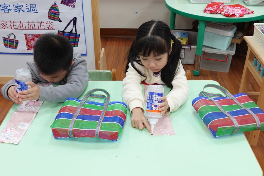 花布塗上保麗龍膠