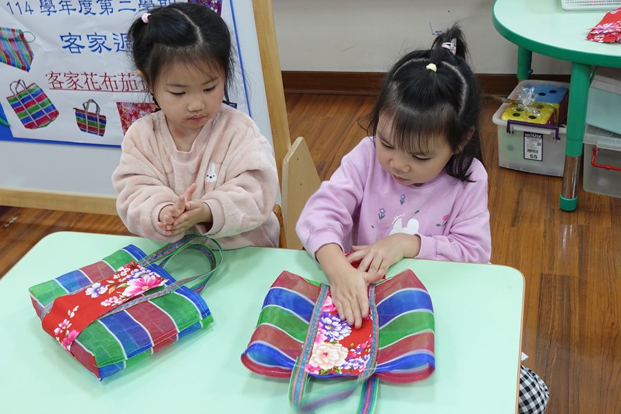 客家花布茄芷袋創作