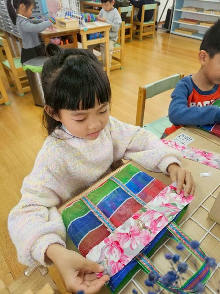 客家花布貼在袋子上面最漂亮