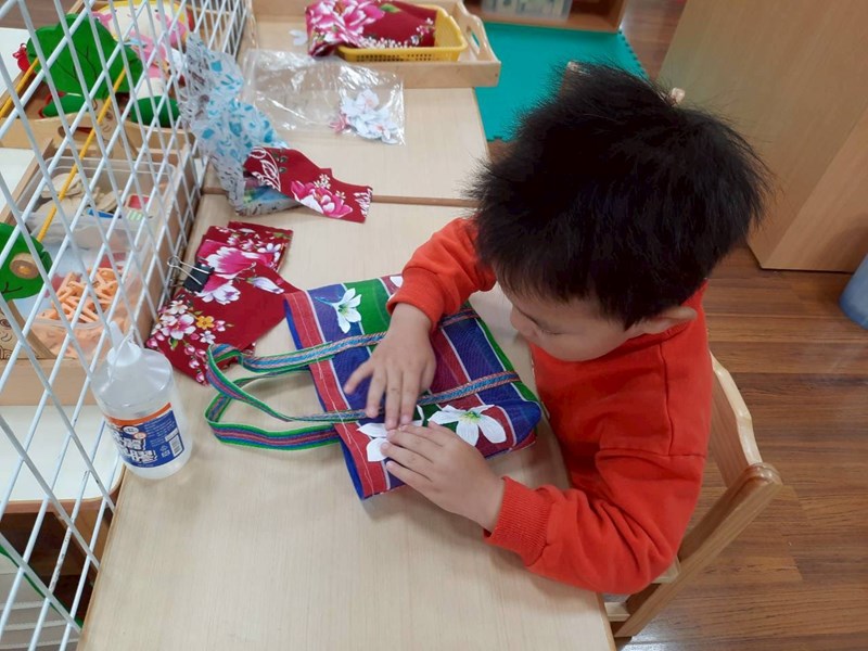 認真壓一壓小花布