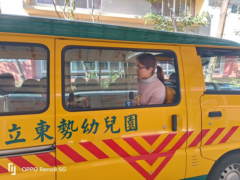 頭手不可以琛出窗外