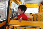 拍車窗求救