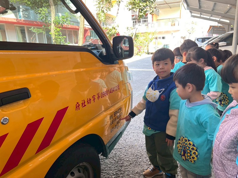 娃娃車資訊寫在哪