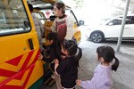 排隊上車,守秩序